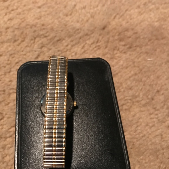 Classics by Foster Grant Women’s Watch. - Picture 4 of 6